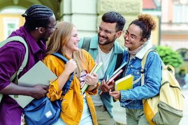 Multiethnische Gruppe von Universitätsstudenten
